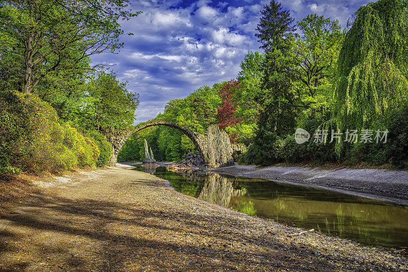 德国Kromlau的Rakotz桥(拱桥，Rakotzbrücke) (HDRi)